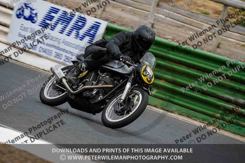 Vintage motorcycle club;eventdigitalimages;mallory park;mallory park trackday photographs;no limits trackdays;peter wileman photography;trackday digital images;trackday photos;vmcc festival 1000 bikes photographs